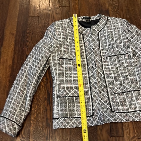 Ladies 70% silk jacket, check out the beautiful plaid - Picture 8 of 9